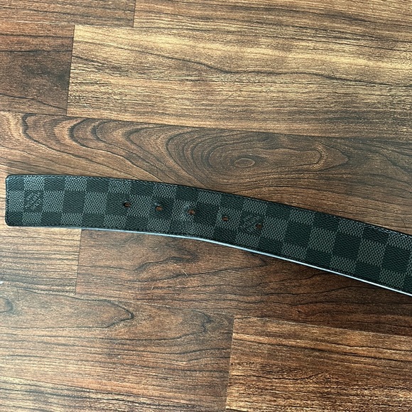 Authentic men’s Louis Vuitton belt - Picture 2 of 5